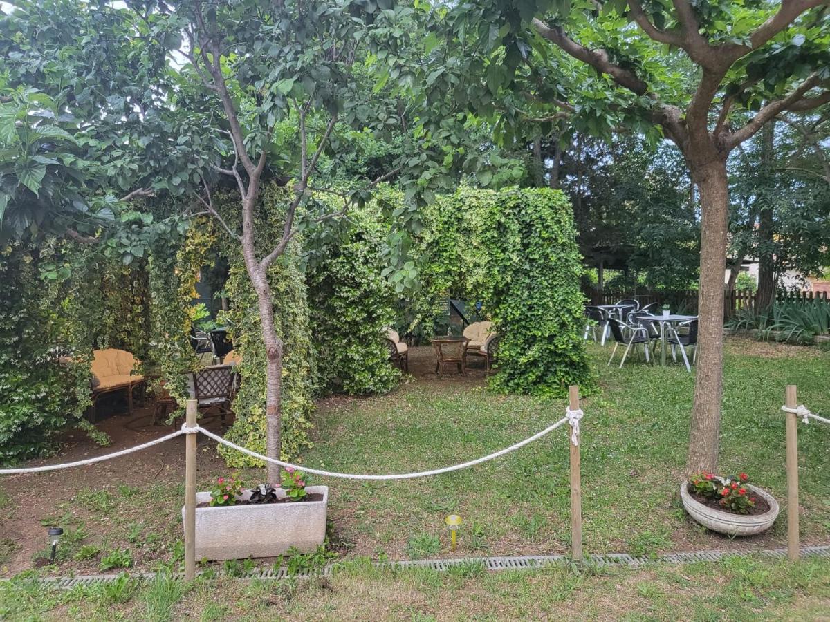 Alberg Restaurant Bellavista Santa Pau Esterno foto
